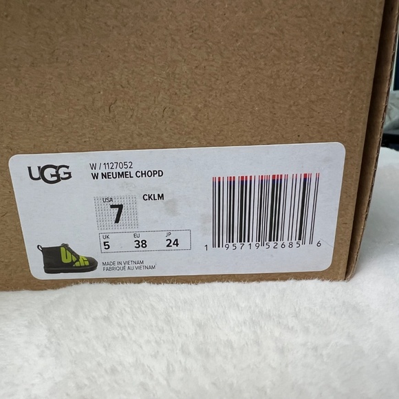 NWT/NIB |•UGG•| Gray Suede Lime Green Ankle Boots W NEUMEL CHOPD Size 7 - Picture 3 of 9
